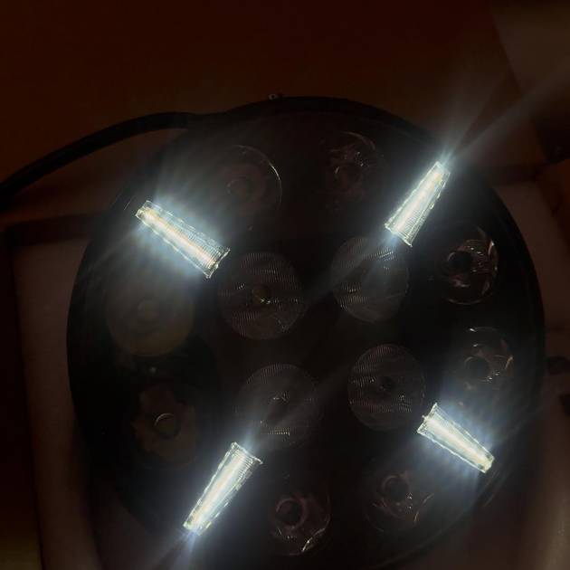 Foco LED BT Light DIABLO encendido - blanco